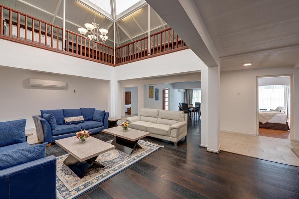 J5 Four Bedroom Villa Holiday Home In Al Wasl For Families Only Dubaj Exteriér fotografie